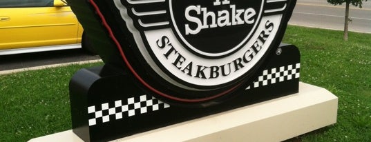 Steak 'n Shake is one of สถานที่ที่ funky ถูกใจ.