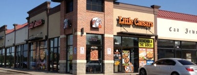 Little Caesars Pizza is one of Tempat yang Disukai Ray L..