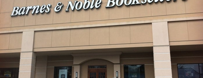 Barnes & Noble is one of Tempat yang Disukai Kann.