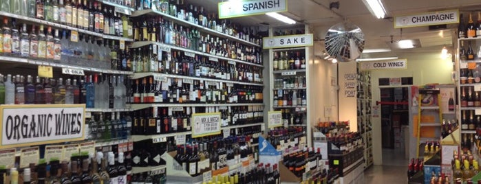 Philippe Wine and Spirits is one of Lugares favoritos de Tim.