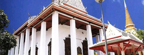 Wat Makutkasatriyaram is one of ไหว้พระ.