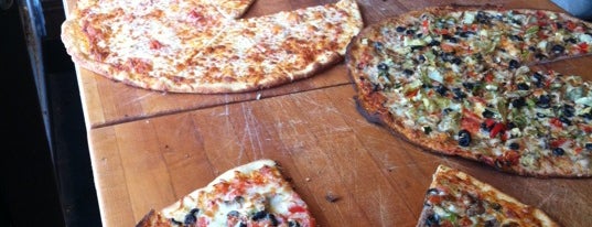 Goldies Rustic Pizza is one of M's Saved Places.