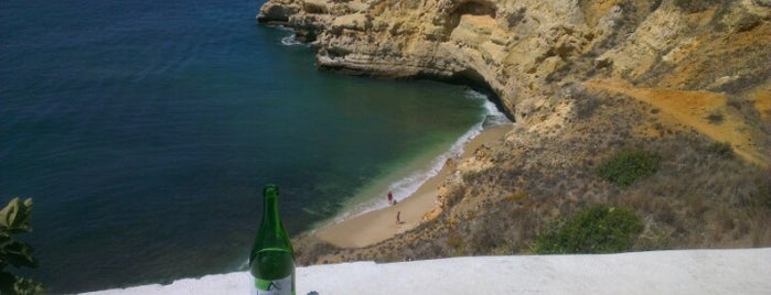 Praia do Carvoeiro is one of Posti che sono piaciuti a Jordan.