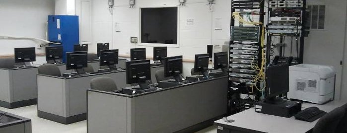 Becton Hall Computer Labs is one of Locais salvos de Adithya.