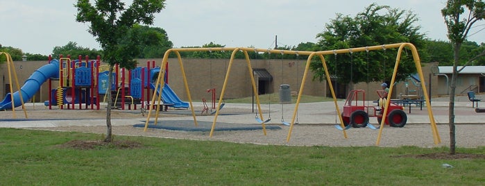 Brantley Hinshaw Park is one of Playgrounds.