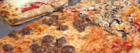 Bizzarro's Pizza is one of Brevard FL Foodie Fave's.