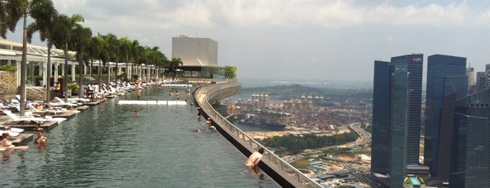 Marina Bay Sands Hotel is one of สถานที่ที่ Lina ถูกใจ.