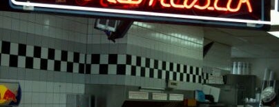 Steak 'n Shake is one of Lugares favoritos de Trudy.