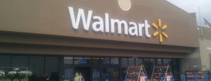 Walmart is one of Lugares favoritos de Maria.