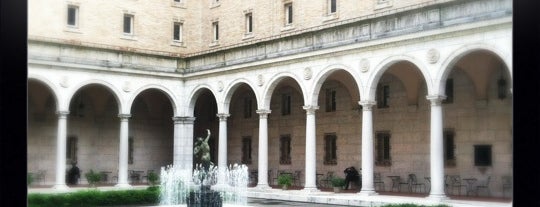 Boston Public Library is one of Bikabout Boston.