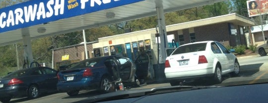 Swifty Car Wash is one of Lieux qui ont plu à Todd.