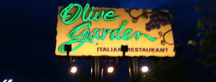 Olive Garden is one of Lieux qui ont plu à Carlo.