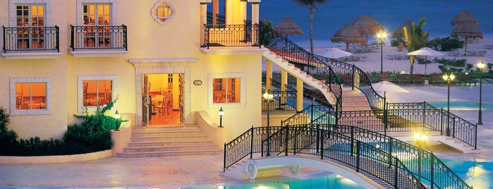 Secrets Capri Riviera Cancun is one of Tempat yang Disukai Silvia.