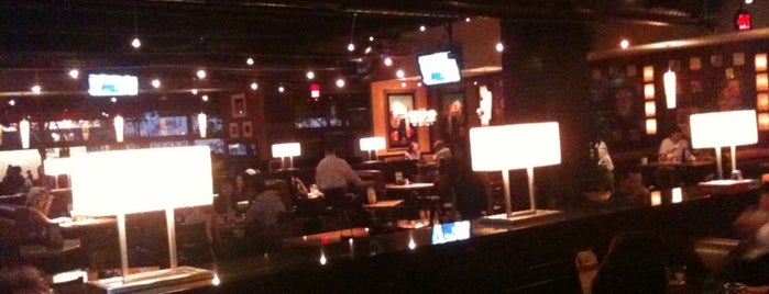 BJ's Restaurant & Brewhouse is one of Lugares favoritos de Mike.
