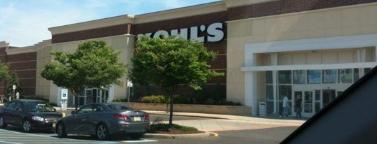 Kohl's is one of Orte, die Ronnie gefallen.