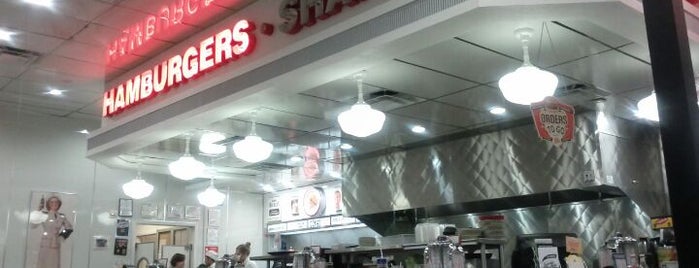 Johnny Rockets is one of Lieux qui ont plu à Guadalupe.