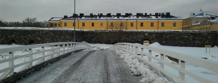 Pikku-Mustan silta is one of Sillat - bridges.