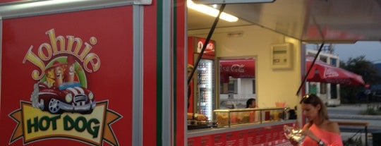 Johnie Hot Dog Vromiko is one of Orte, die ♋Alex gefallen.