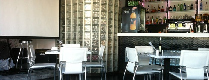 L'arrivée Tapas & Lounge Café is one of aguadulce.
