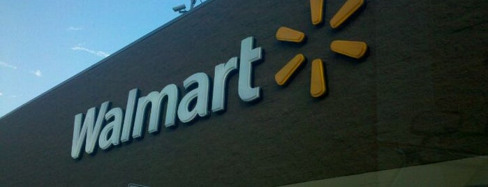 Walmart Supercenter is one of Tempat yang Disukai Andrea.
