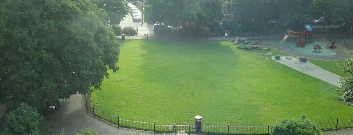 Clapton Square is one of สถานที่ที่ Albert ถูกใจ.