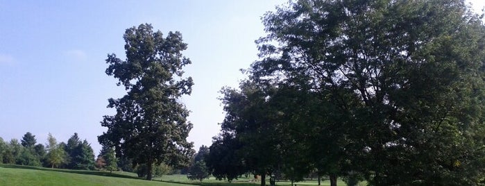Woodlawn Golf Club is one of สถานที่ที่ Brett ถูกใจ.