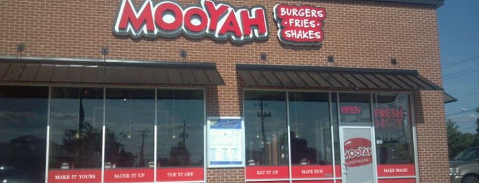 MOOYAH Burgers, Fries & Shakes is one of Tempat yang Disukai Dean.