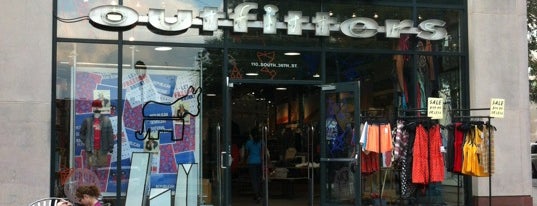 Urban Outfitters is one of Locais curtidos por Bre.