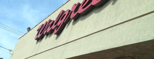 Walgreens is one of สถานที่ที่ Brandon ถูกใจ.