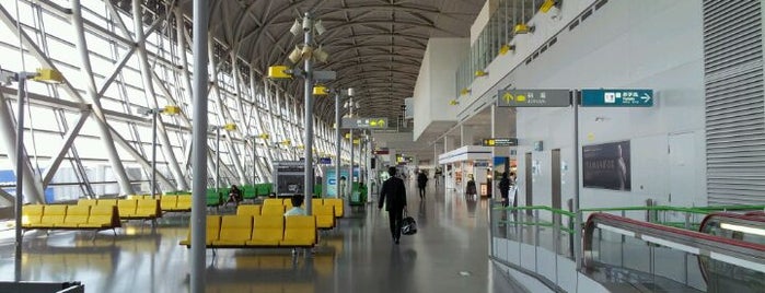 สนามบินนานาชาติคันไซ (KIX) is one of Stations/Terminals.