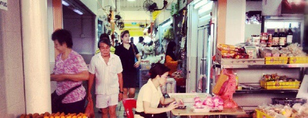 Kebun Baru Market and Food Centre is one of Tempat yang Disukai Victor.