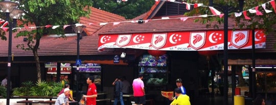 Newton Food Centre is one of Food/Hawker Centre Trail Singapore.