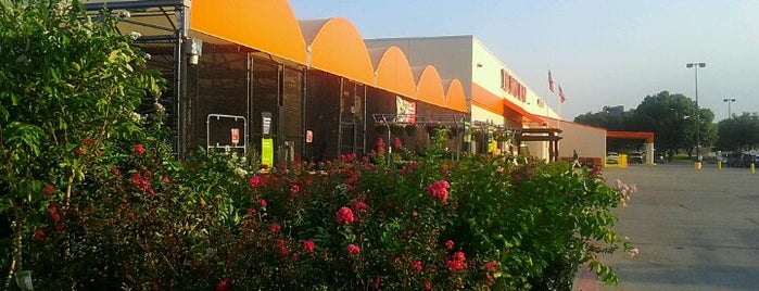 The Home Depot is one of Phillip'in Beğendiği Mekanlar.