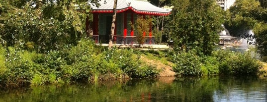 Chinese Pagoda is one of Lugares favoritos de George.