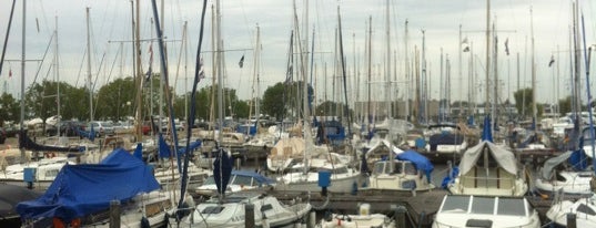 Jachthaven Iselmar is one of Varen in Friesland: havens, water en horeca.