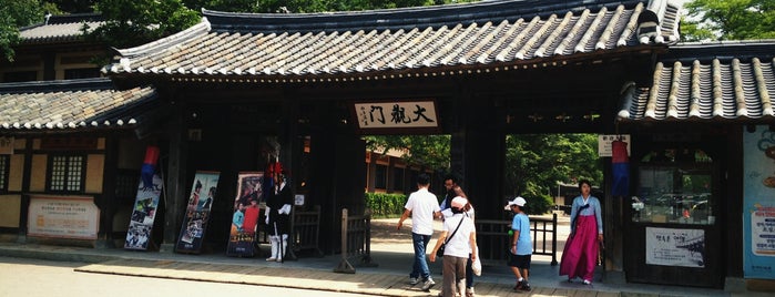 Korean Folk Village is one of 용인/성남/수원.