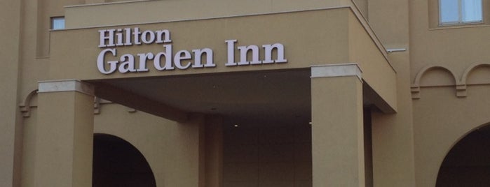 Hilton Garden Inn is one of สถานที่ที่ Burç ถูกใจ.