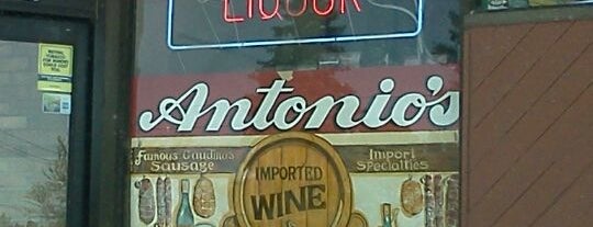 Antonio's Italian Market is one of สถานที่ที่ Heather ถูกใจ.