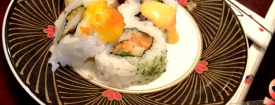 Kinjo Sushi & Grill is one of Joshua'nın Beğendiği Mekanlar.
