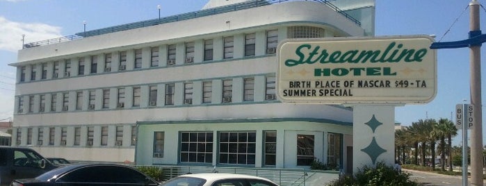 Streamline Hotel is one of Neon/Signs East 4.