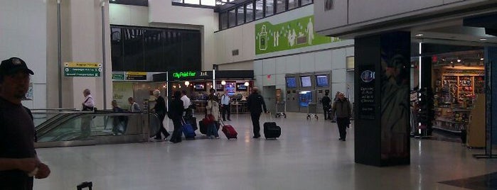 Terminal B is one of Posti che sono piaciuti a Lynn.
