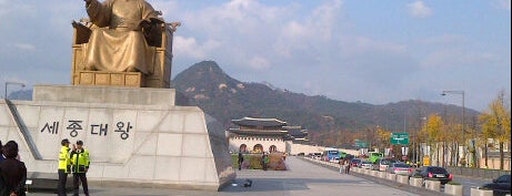 Praça Gwanghwamun is one of my favorite places ♥.