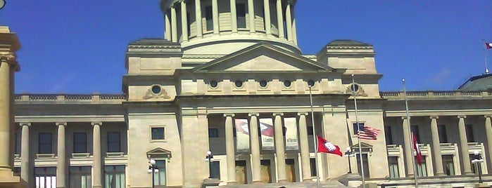 Arkansas Eyaleti Meclis Binası is one of State Capitols.