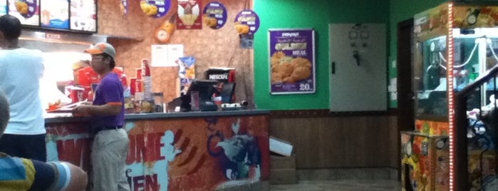 Popeyes Louisiana Kitchen is one of สถานที่ที่ genilson ถูกใจ.