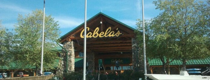 Cabela's is one of Orte, die johnny gefallen.