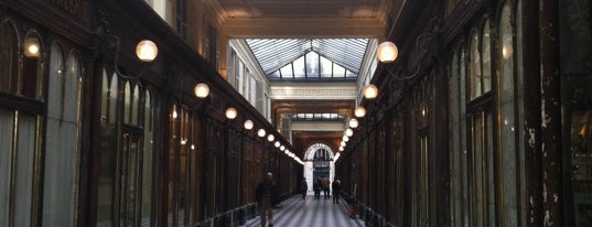 Galerie Véro-Dodat is one of passages.