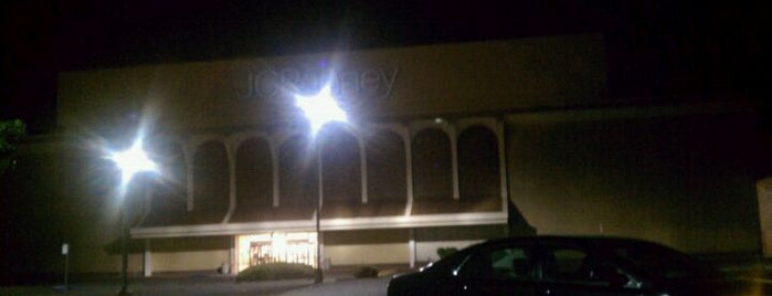 JCPenney is one of Tempat yang Disukai Kerry.