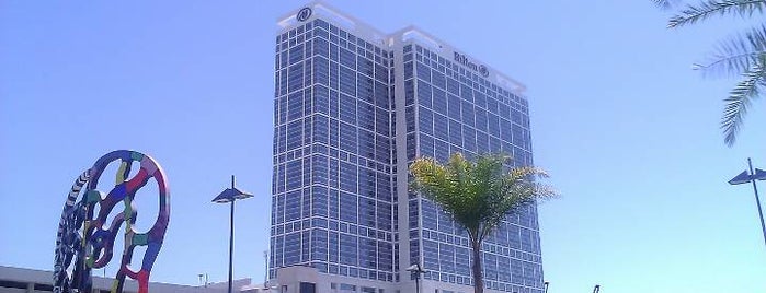 Hilton San Diego Bayfront is one of Matthew'in Beğendiği Mekanlar.