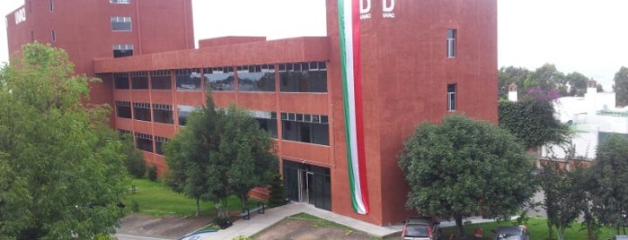 Universidad Vasco de Quiroga UVAQ is one of Locais curtidos por Rafa.