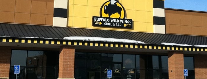 Buffalo Wild Wings is one of Orte, die Kasey gefallen.